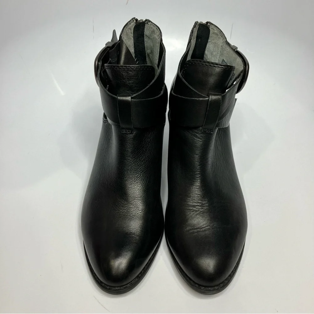 Vionic‎ black leather heeled boots size 8.5